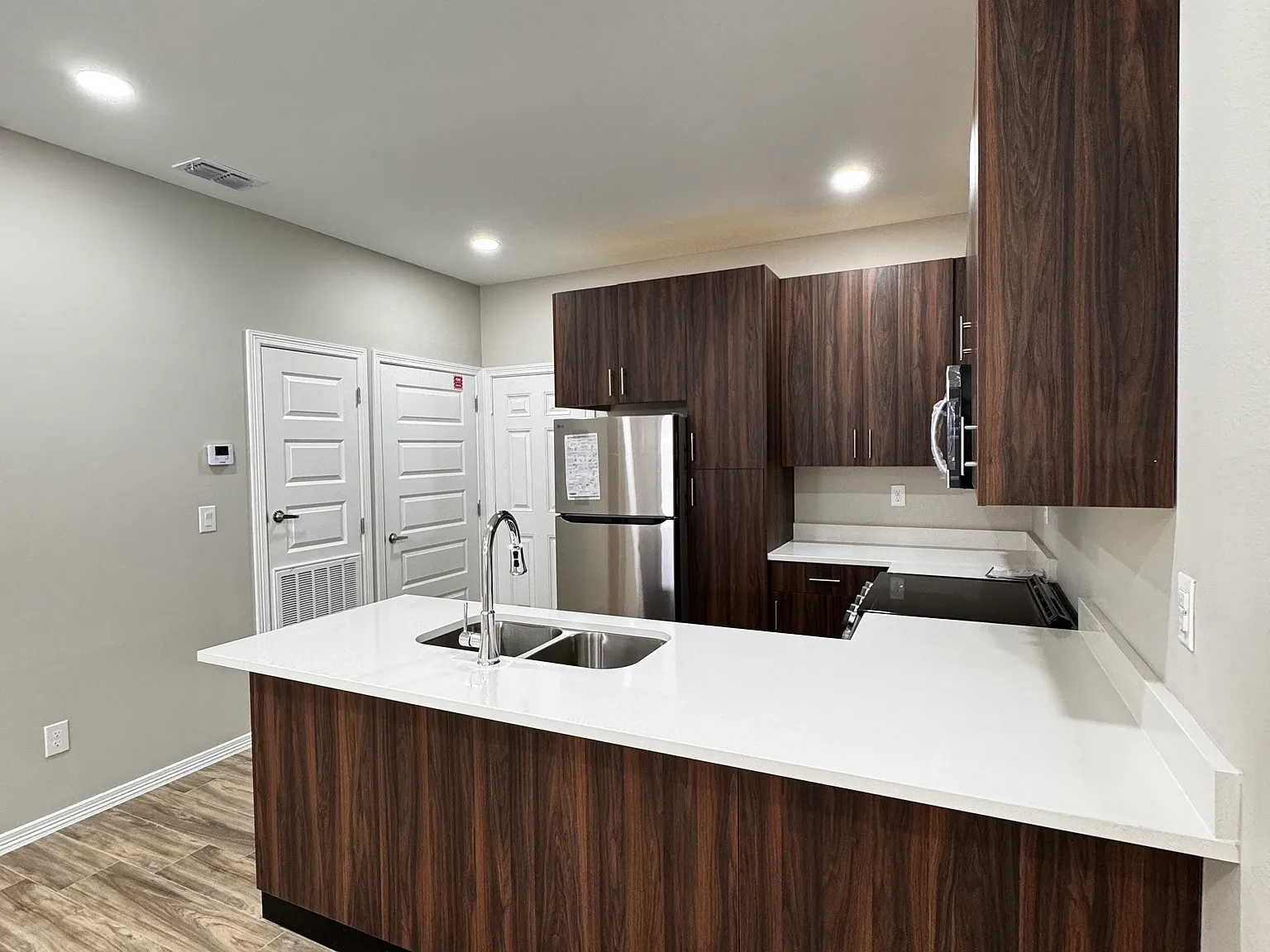 1 bed, 672 sqft, $975 — Photo 4