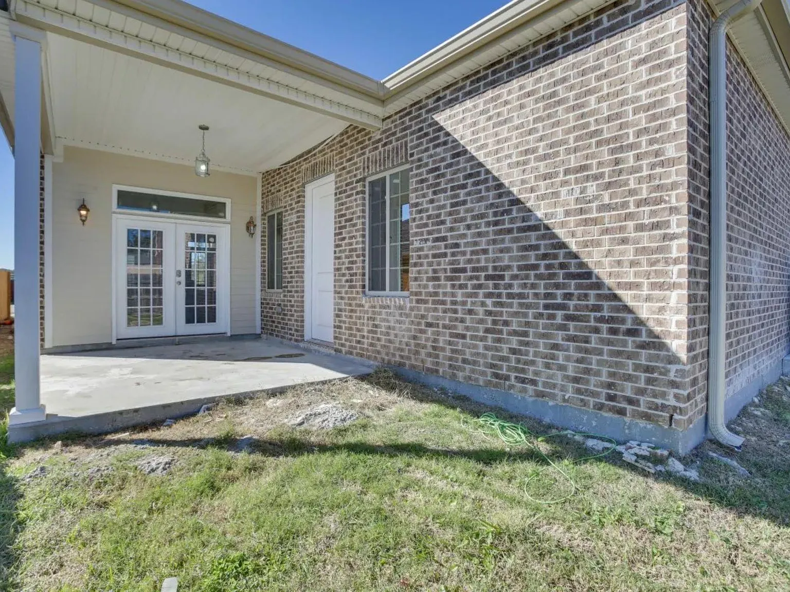 2 bed, 1.0 bath, 2950 sqft, $936 — Photo 3