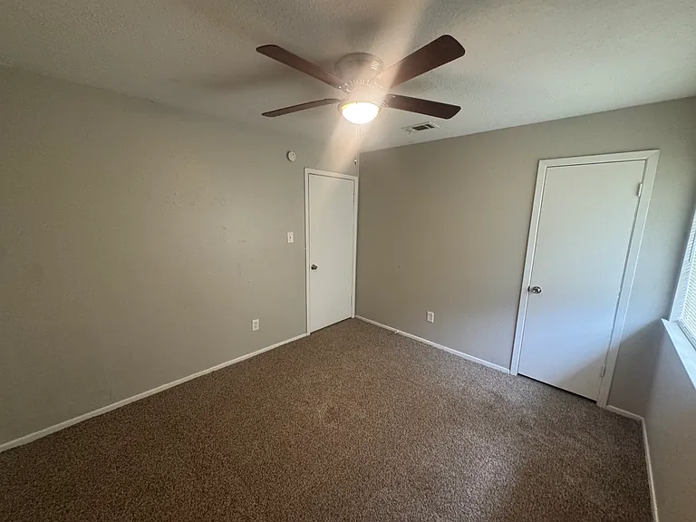 23139 Lestergate Dr — Photo 14