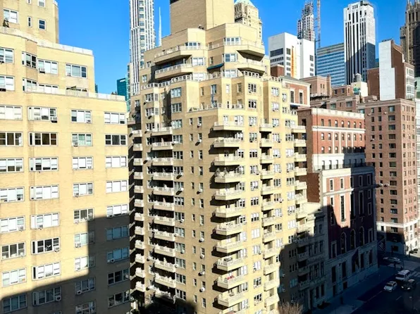 35 Park Avenue image 8 of 11