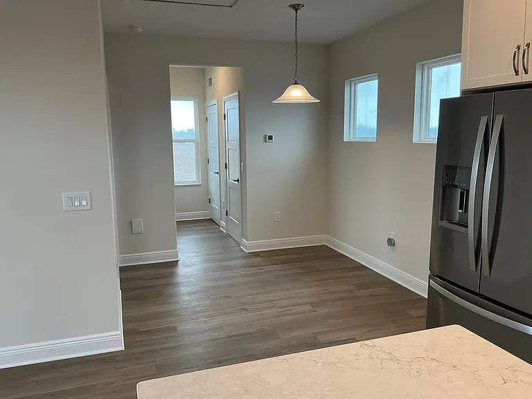 7910 Lake Flores Ave — Photo 8