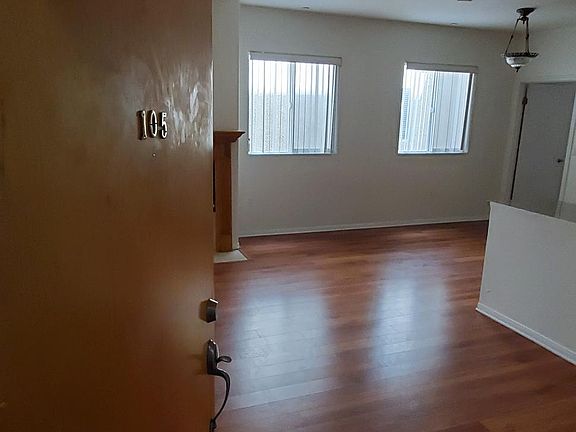 4th image of 1952 Selby Ave #105