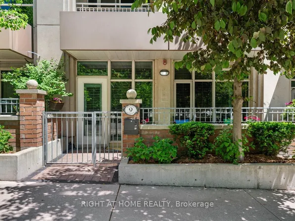 9 Bastion St, Toronto, ON M5V 1A4