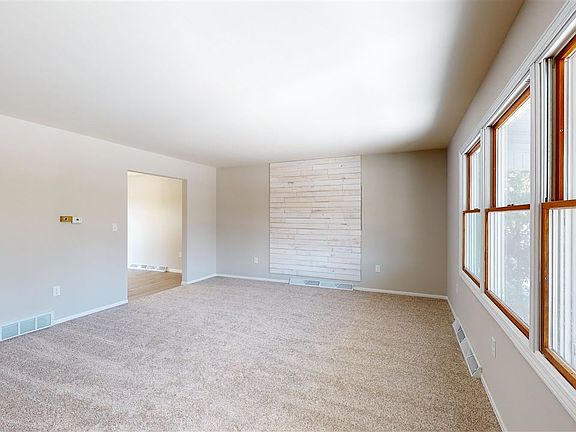 3rd image of 417 Waverly St