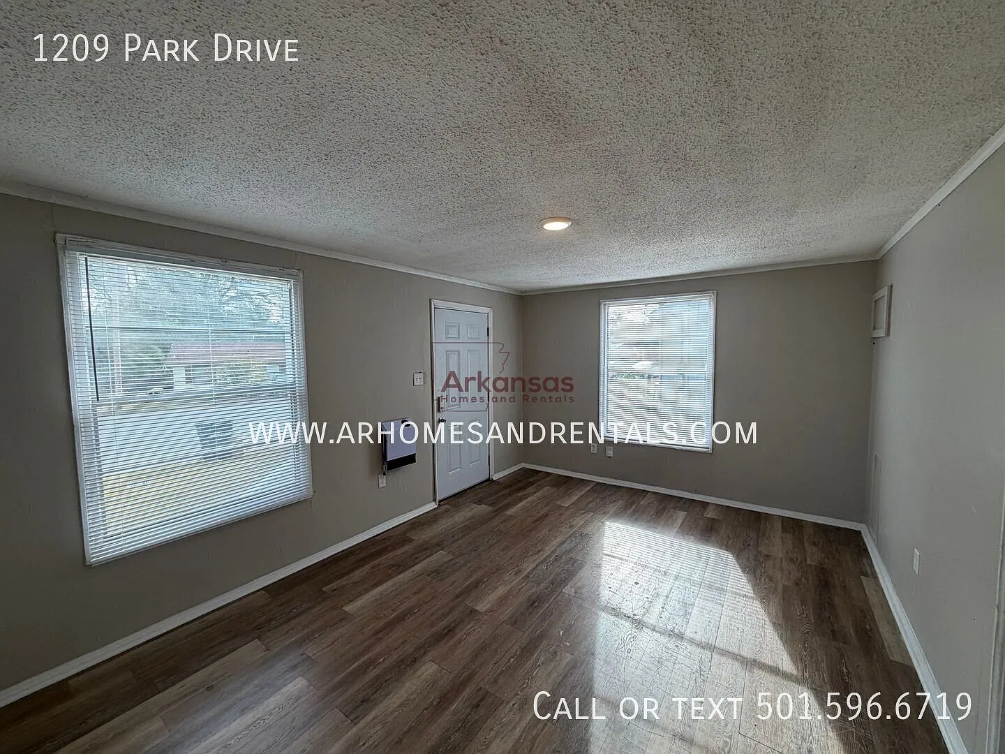 $199 Deposit Move-In Special ~ 1209 Park Drive 2 Bedrooms | 1 Bathroom — Photo 2