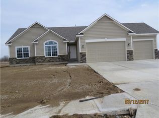 1206 Papaw Ln, Pleasant Hill, MO 64080