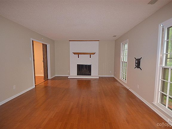 4th image of 2253 Clonmel Pl