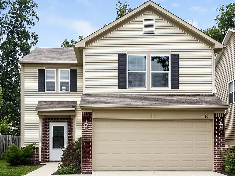1192 N Aberdeen Dr — Photo 1
