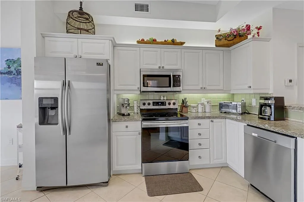 1 bed, 1.0 bath, 852 sqft, $6,000 — Photo 4