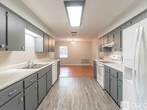 2nd image of 16475 SE 16th Pl