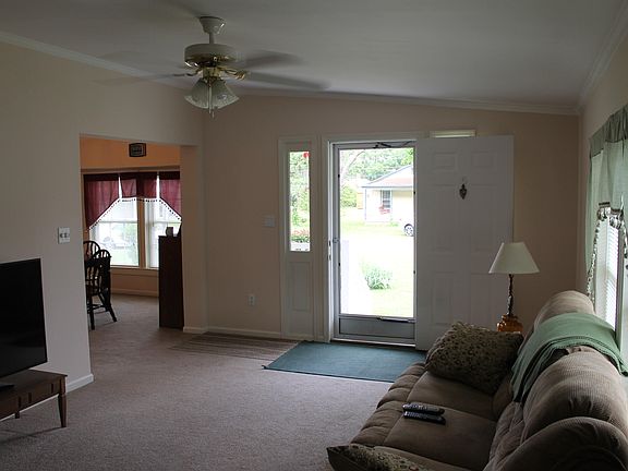 3rd image of 1554 Oak Ave