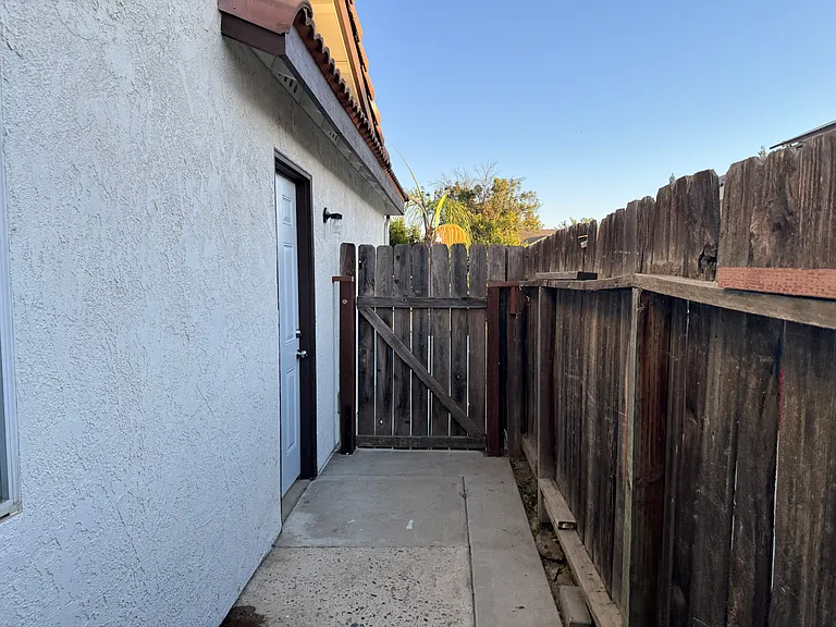 2222 W Vine Ave — Photo 38
