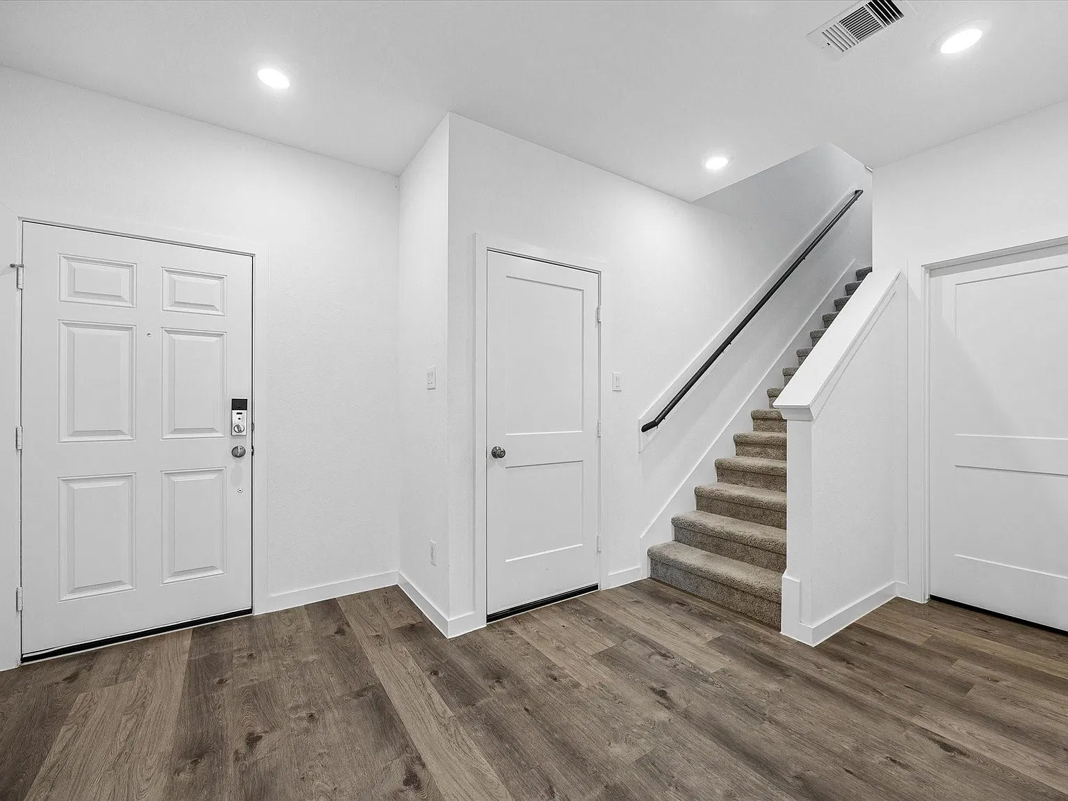 4 bed, 2.5 bath, 2068 sqft, $2,350 — Photo 4