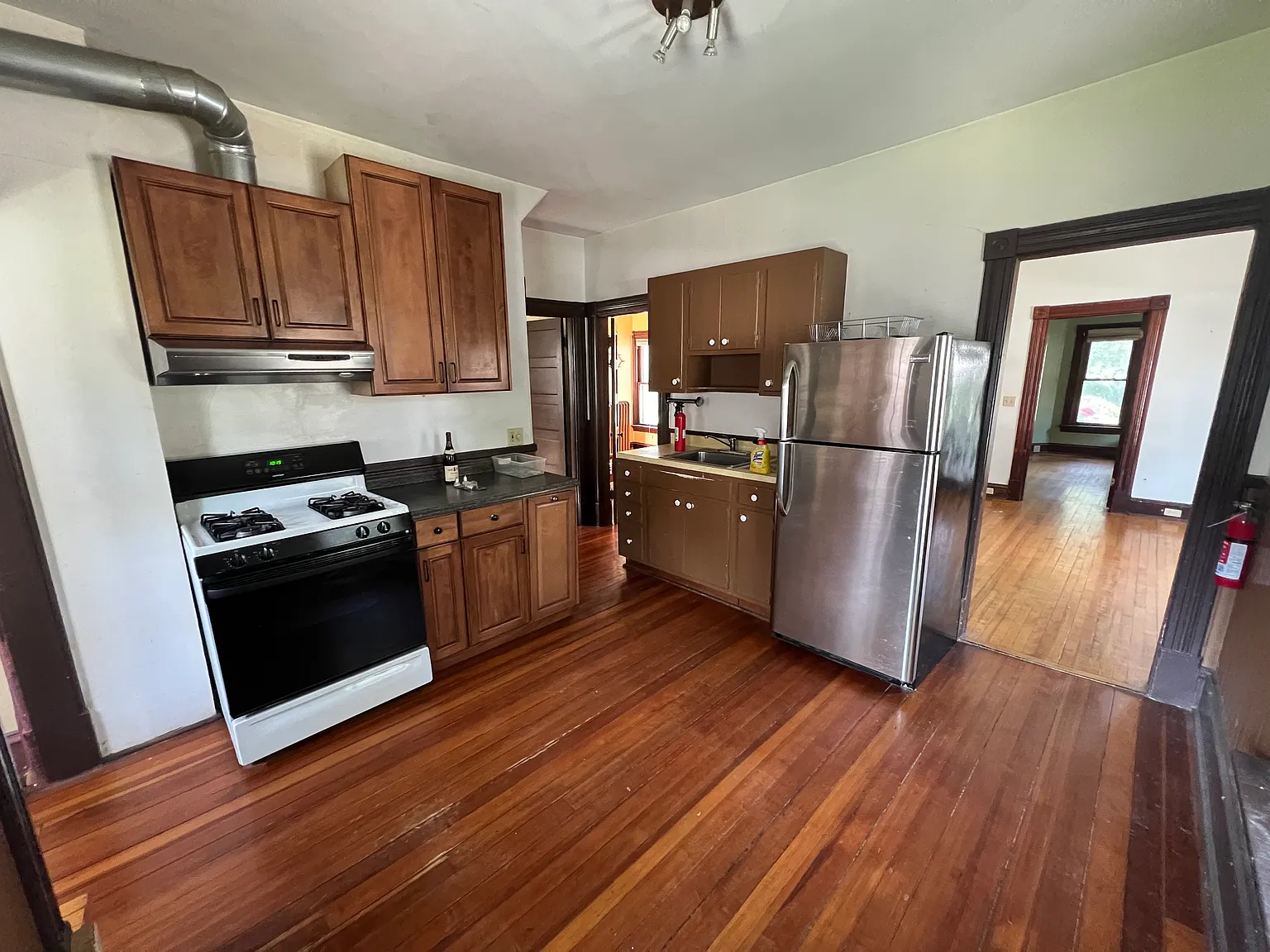 2 bed, 1000 sqft, $1,950 — Photo 1
