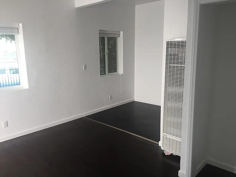 2415 S Ridgeley Dr — Photo 3