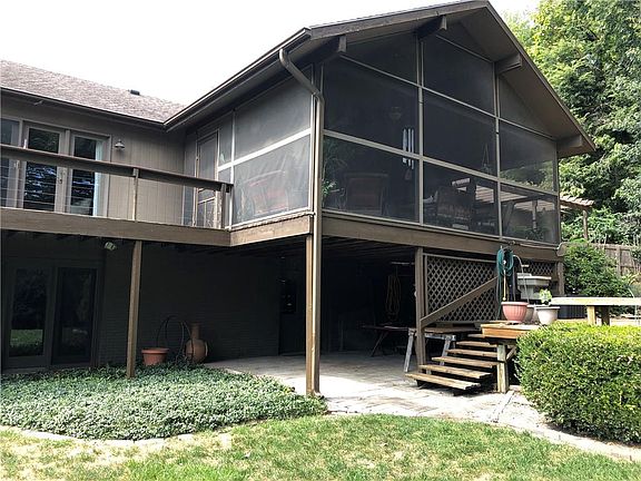 3rd image of 2305 Edgewater Dr