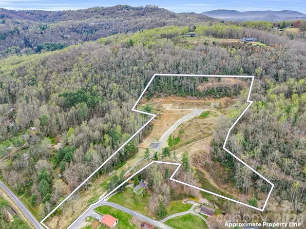 97 Yale Rd, Hendersonville, NC 28739