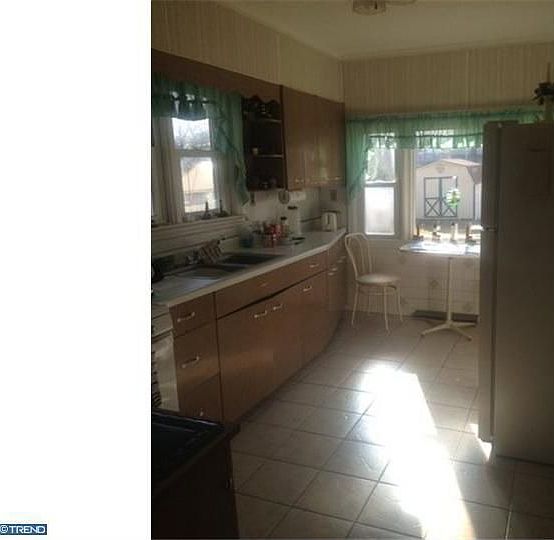 2nd image of 309 W Race St