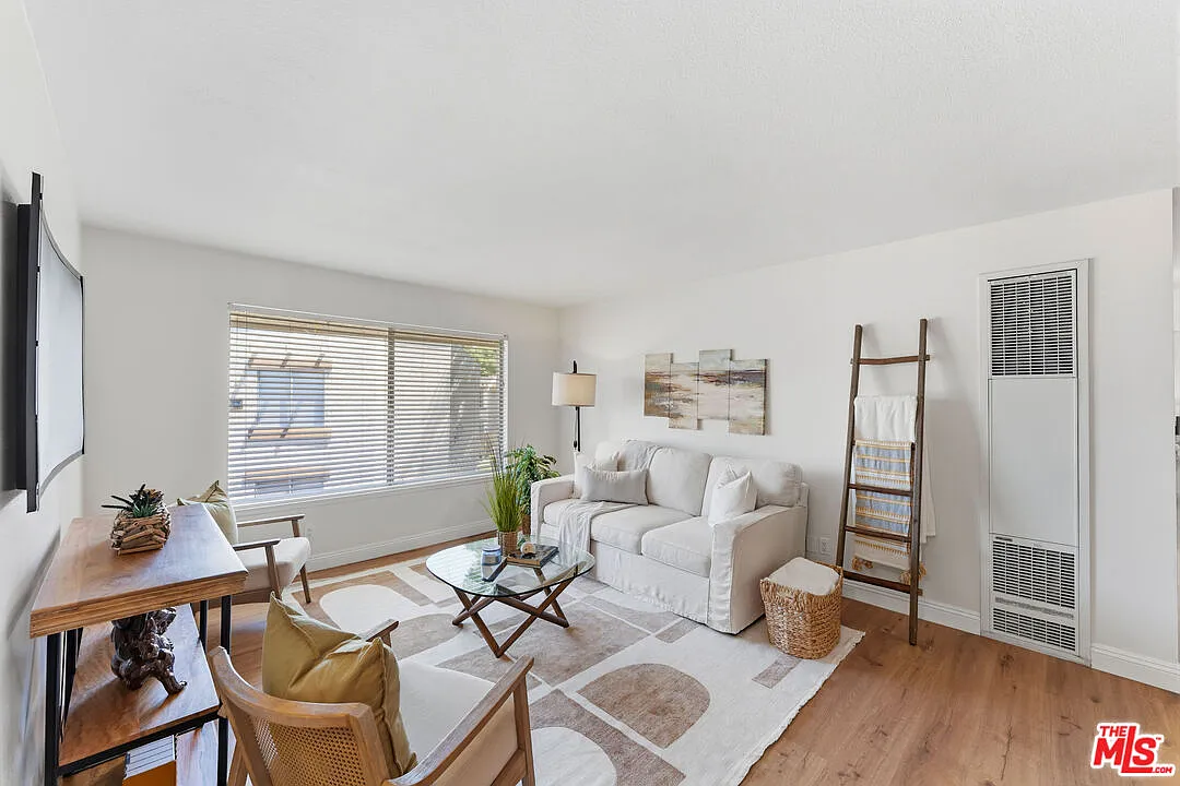 2 bed, 2.0 bath, 967 sqft, $2,950 — Photo 3