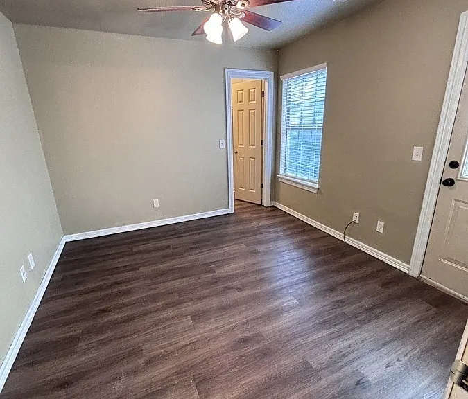 114 S Ray Ave — Photo 8