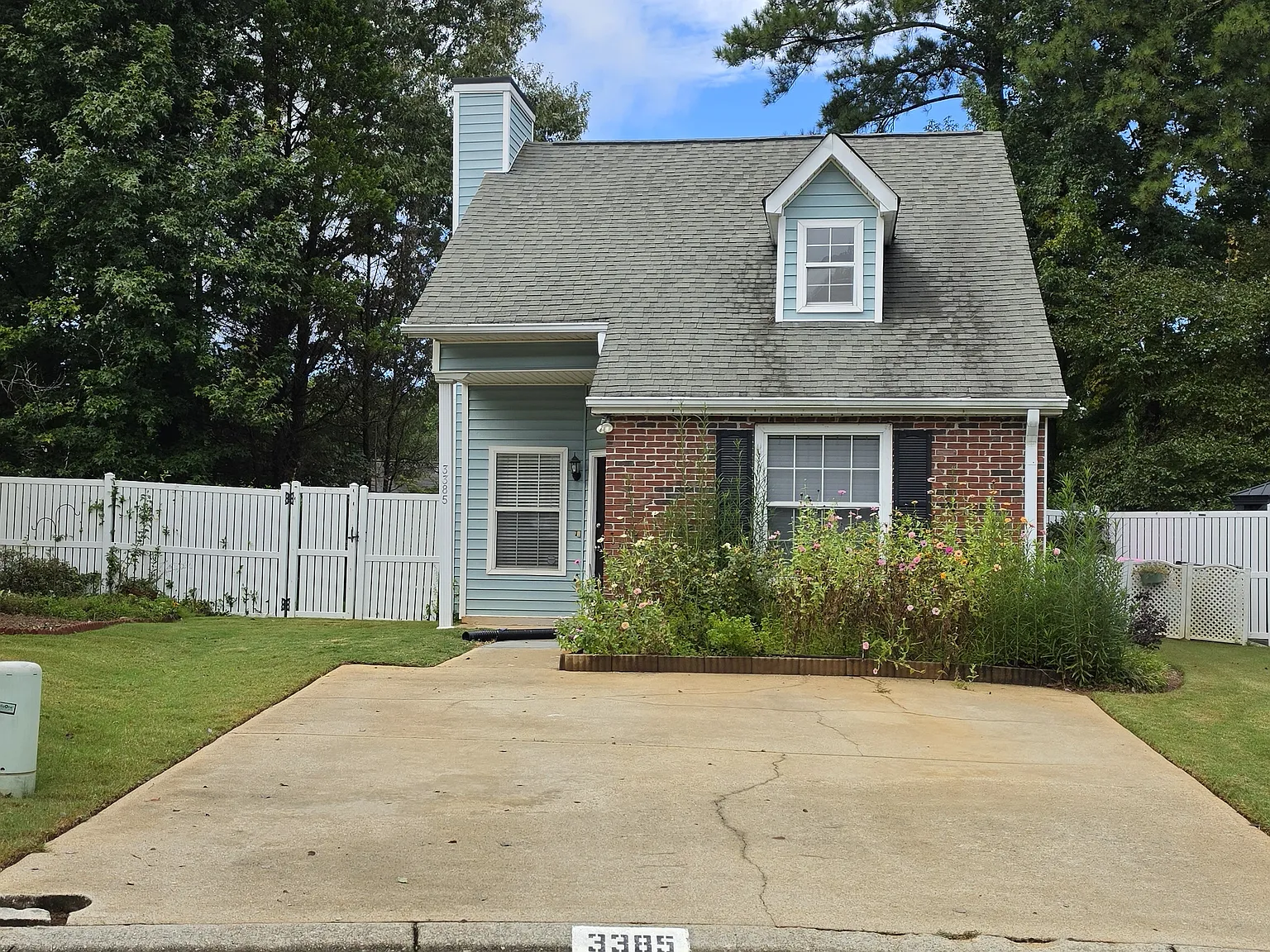 2 bed, 1274 sqft, $2,400 — Photo 2