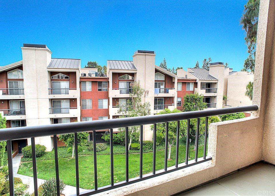1st image of 5540 Owensmouth Ave APT 304