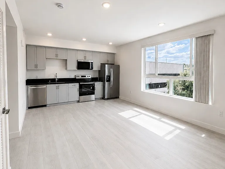 The Rosenell — Photo 11