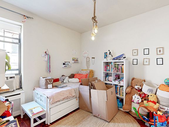 5th image of 200 W 85th St Unit Phb