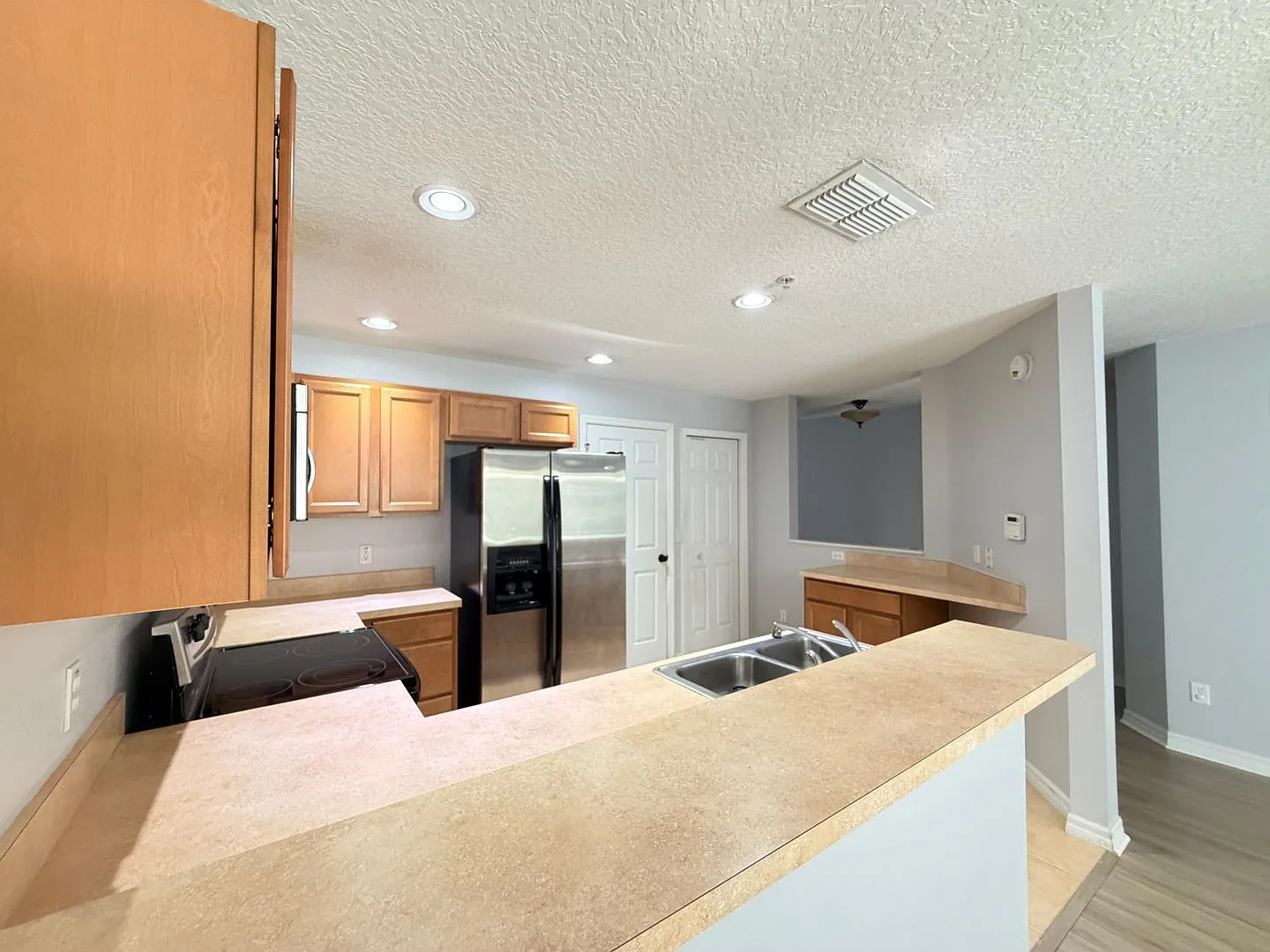3 bed, 2.5 bath, 1495 sqft, $2,195 — Photo 2