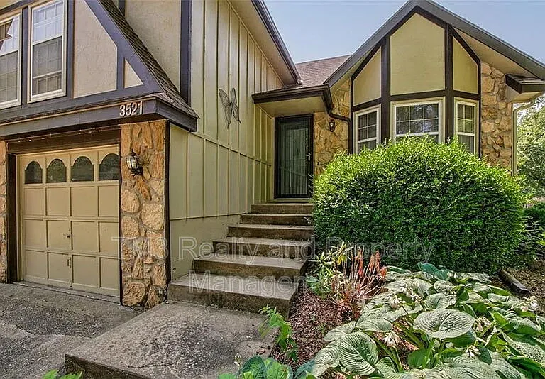 3521 Remington Ln — Photo 3