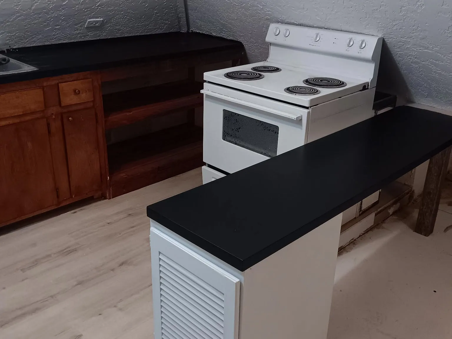 Studio, 1000 sqft, $899 — Photo 2
