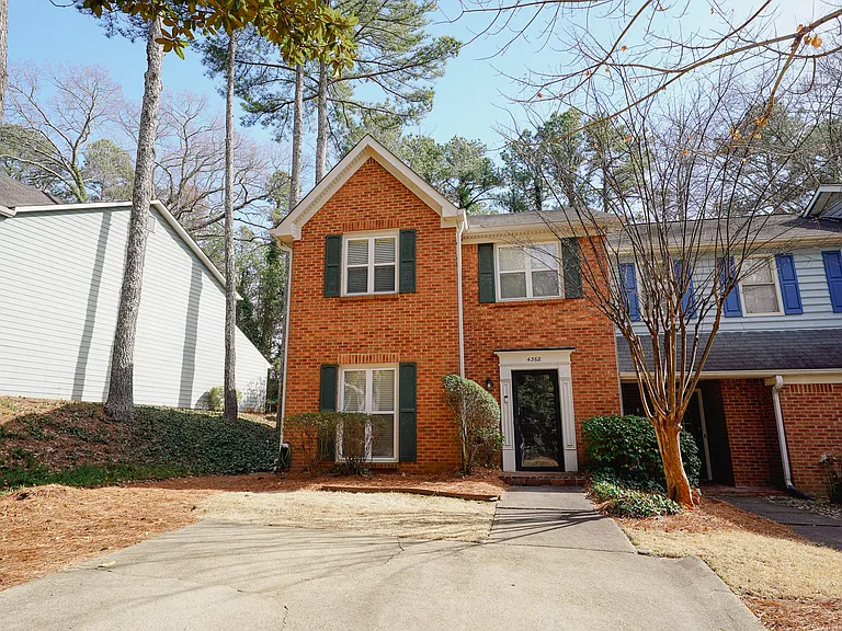 Driveway & Exterior