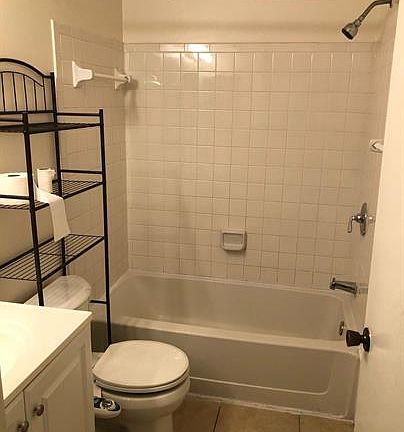 2nd image of 652 Kenwick Cir #204-1