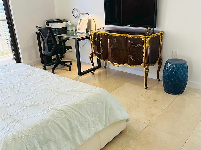 16275 Collins Ave — Photo 12