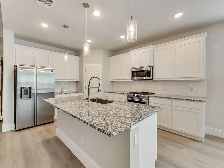 1819 Michael Dr — Photo 4