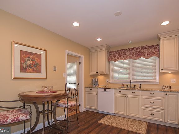 3rd image of 1 Longford Ct