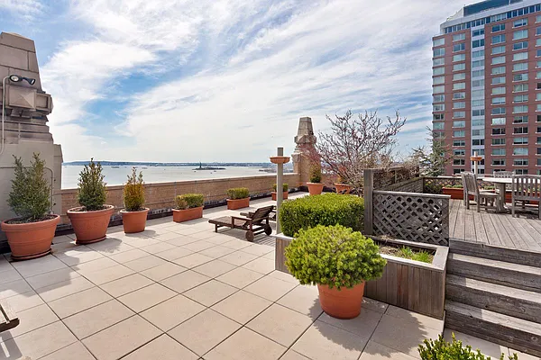 Rented by The Moinian Group | media 9