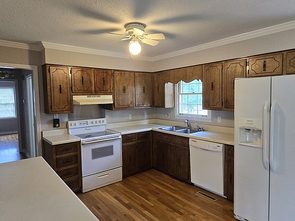 4th image of 204 Iris Dr