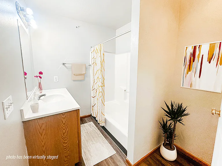 Spacious Full Bathroom