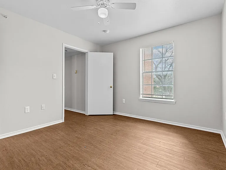 Valley Ridge Apartment Homes — Photo 12
