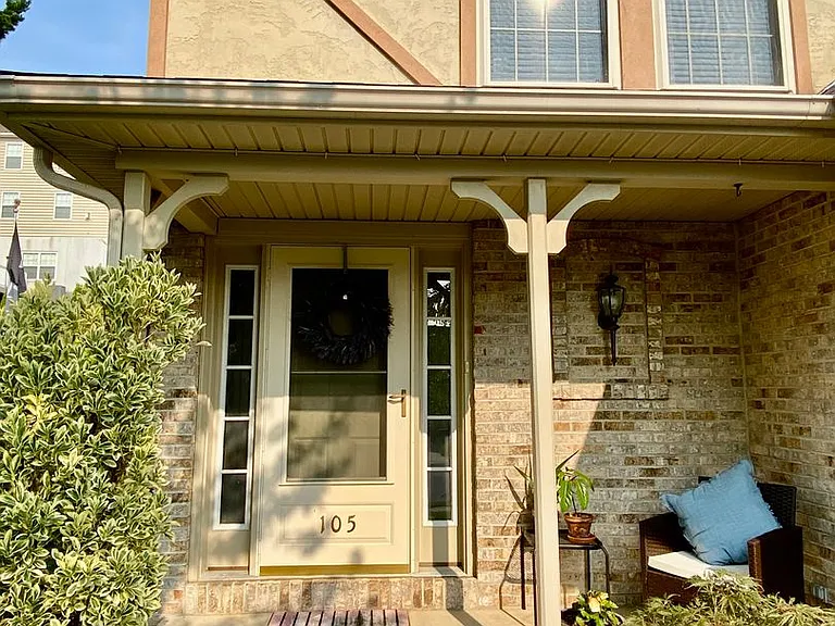 105 Hawk Ln — Photo 1