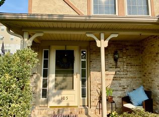 105 Hawk Ln, Ephrata, PA 17522