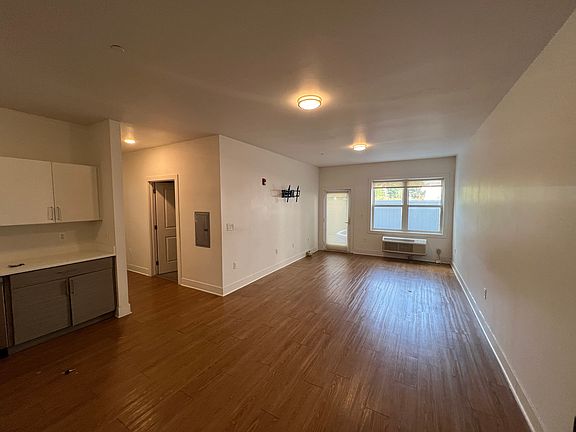 5th image of 427 Bergen Ave #218