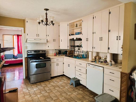 4th image of 120 E 16th St