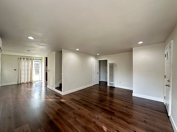 4th image of 640 Todhunter Ave