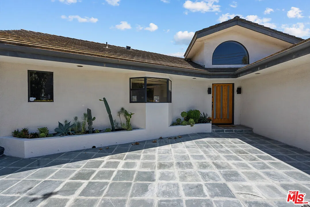 3 bed, 3.5 bath, 3456 sqft, $10,995 — Photo 4
