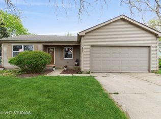 323 Somerset Dr, Streamwood, IL
