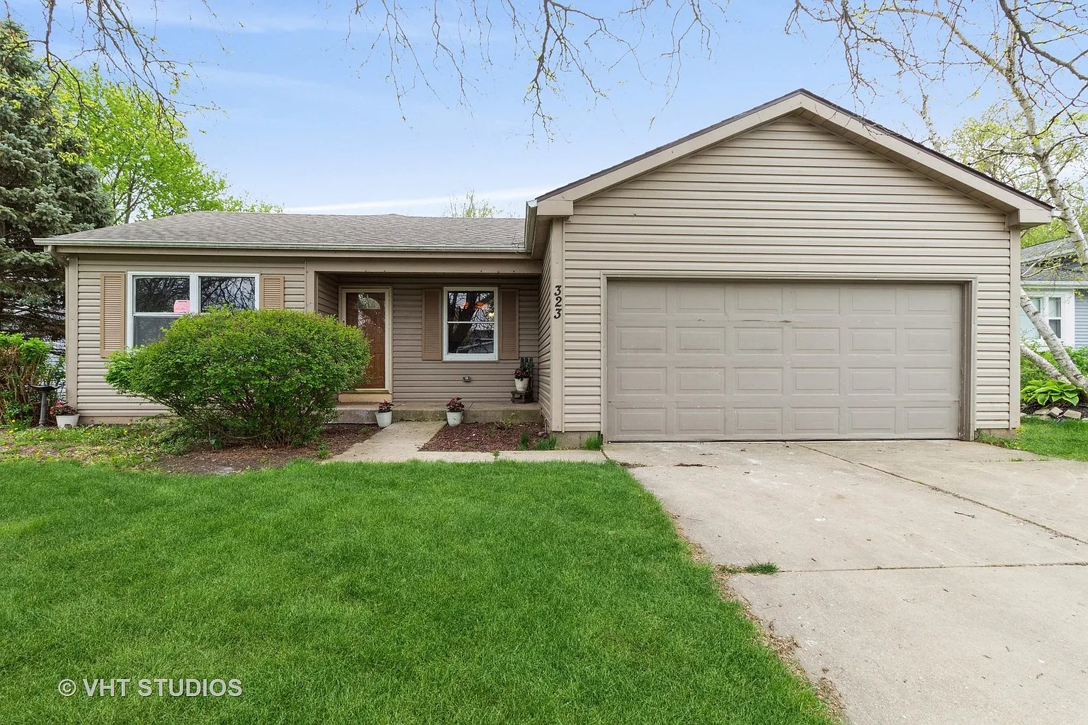 323 Somerset Dr photo 1