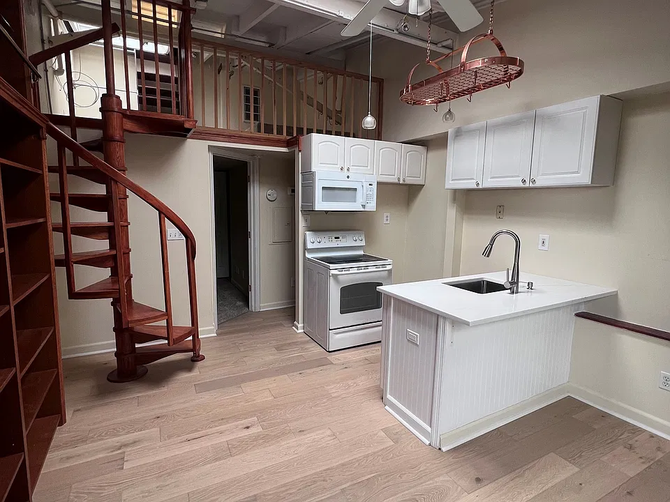 30 Chandler Sq #16