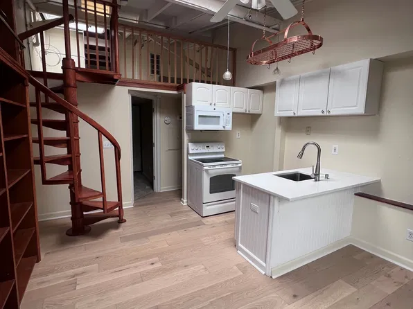 30 Chandler Sq #16, Pt Jefferson, NY 11777